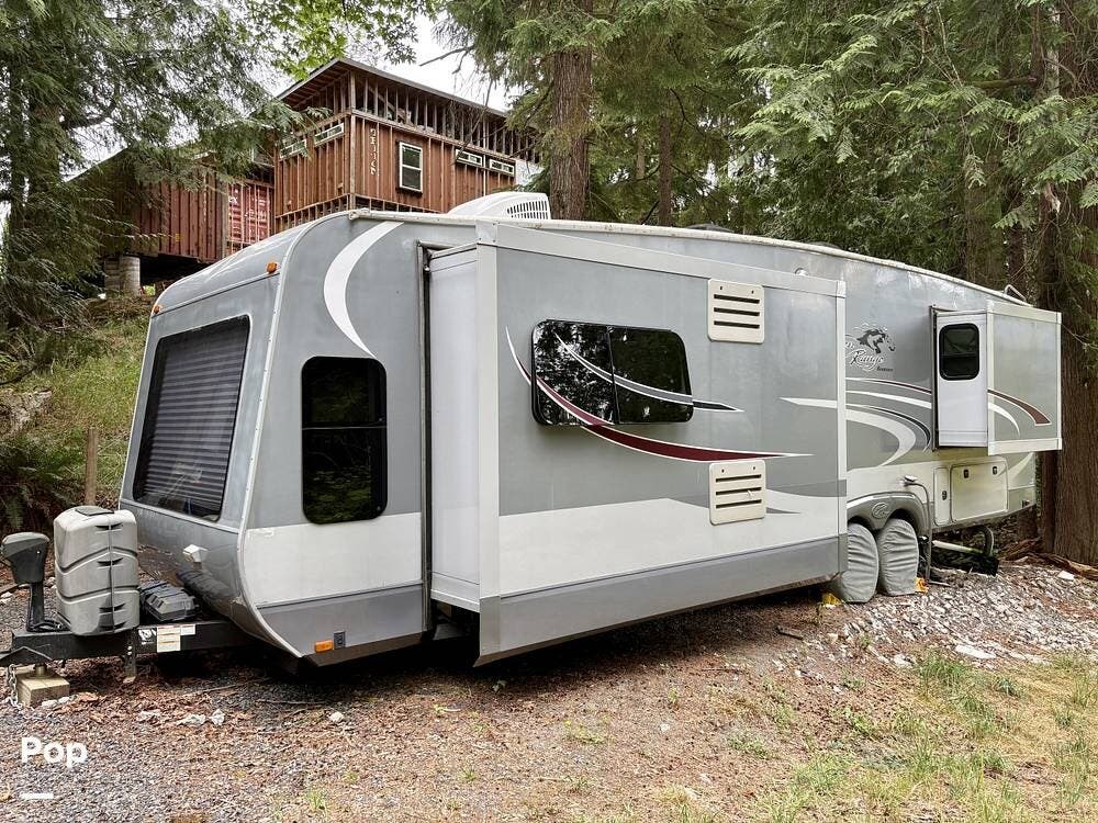 2016 Open Range Roamer 340FLR - Used Travel Trailer For Sale by Pop RVs in Woodinville, Washington features Leveling Jacks, Slideout, Air Conditioning, Awning