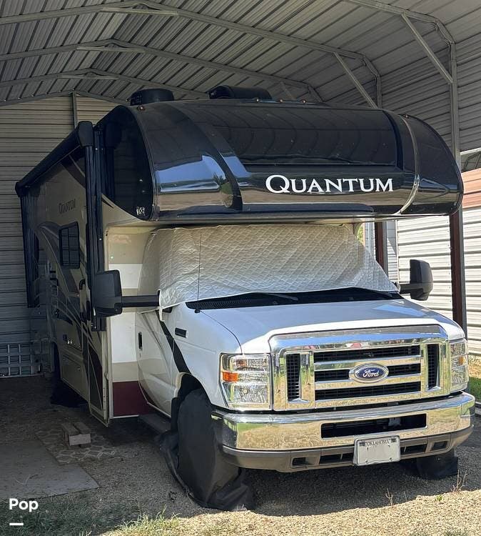 2019 Thor Motor Coach Quantum RC 25 - Used Class C For Sale by Pop RVs in Muldrow, Oklahoma features Leveling Jacks, Air Conditioning, Slideout, Generator, Awning