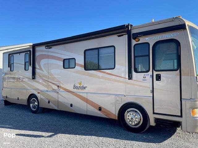 2007 Bounder 34H by Fleetwood from Pop RVs in Pahrump, Nevada