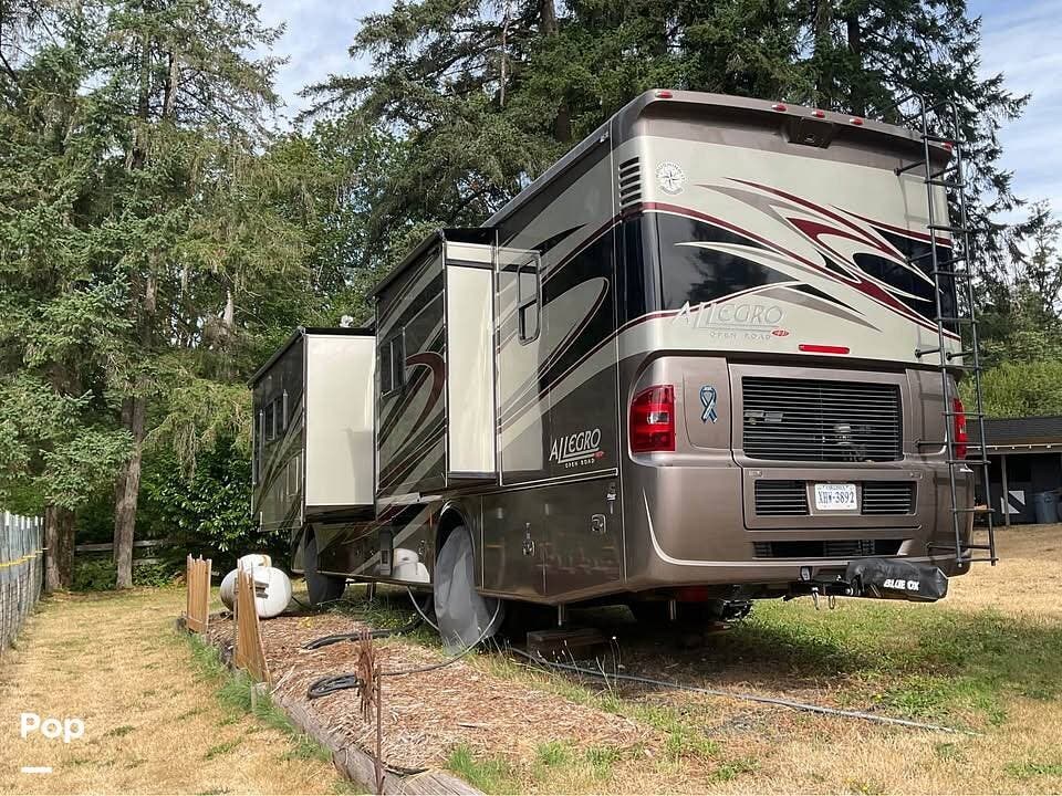 2013 Tiffin Allegro Red 38QRA - Used Diesel Pusher For Sale by Pop RVs in Port Orchard, Washington features Slideout