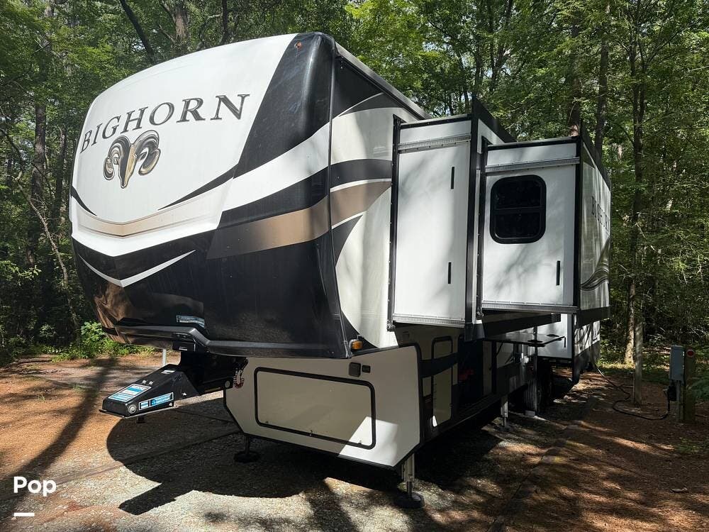 2021 Heartland Bighorn M-3375SS - Used Fifth Wheel For Sale by Pop RVs in Moncure, North Carolina features Air Conditioning, Slideout, Awning, Leveling Jacks