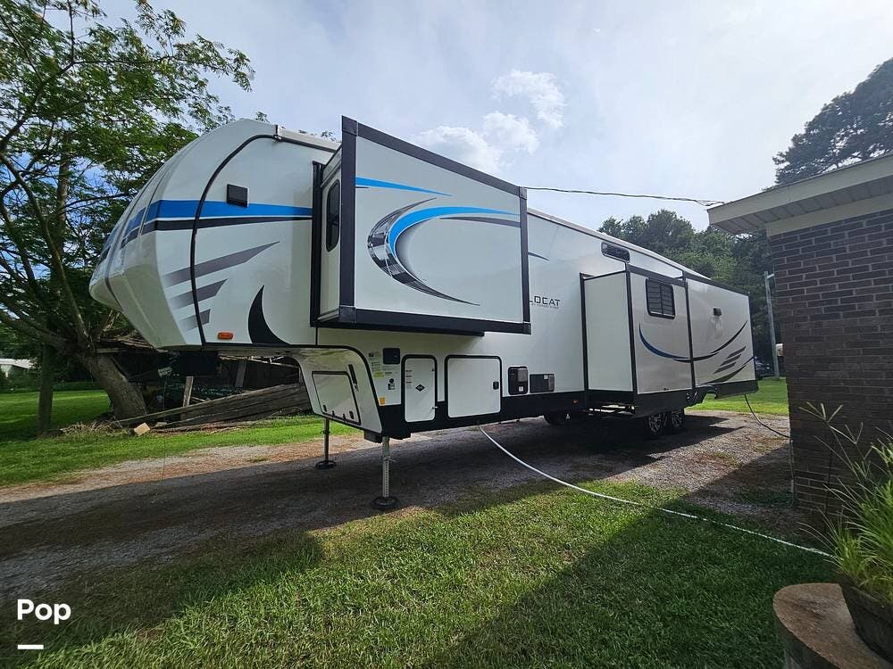2022 Forest River Wildcat Forest River  369 MBL - Used Fifth Wheel For Sale by Pop RVs in Farmville, North Carolina features Slideout, Awning, Air Conditioning