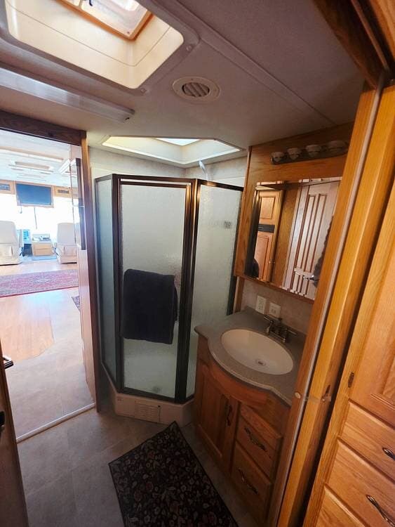 Used 2005 Monaco RV Knight 38PST available in Kennewick, Washington