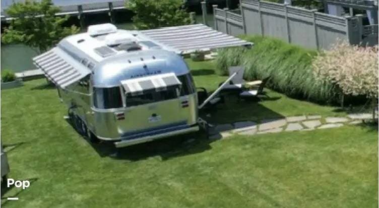 2022 Globetrotter 27FBQ by Airstream from Pop RVs in Brigantine, New Jersey
