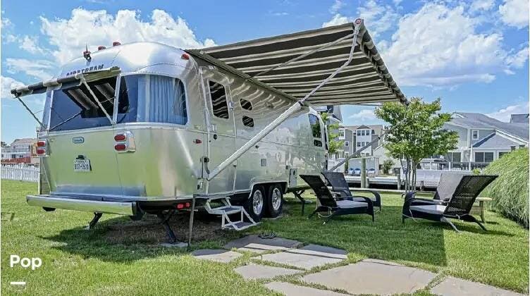 2022 Airstream Globetrotter 27FBQ - Used Travel Trailer For Sale by Pop RVs in Brigantine, New Jersey features Awning, Air Conditioning, Leveling Jacks