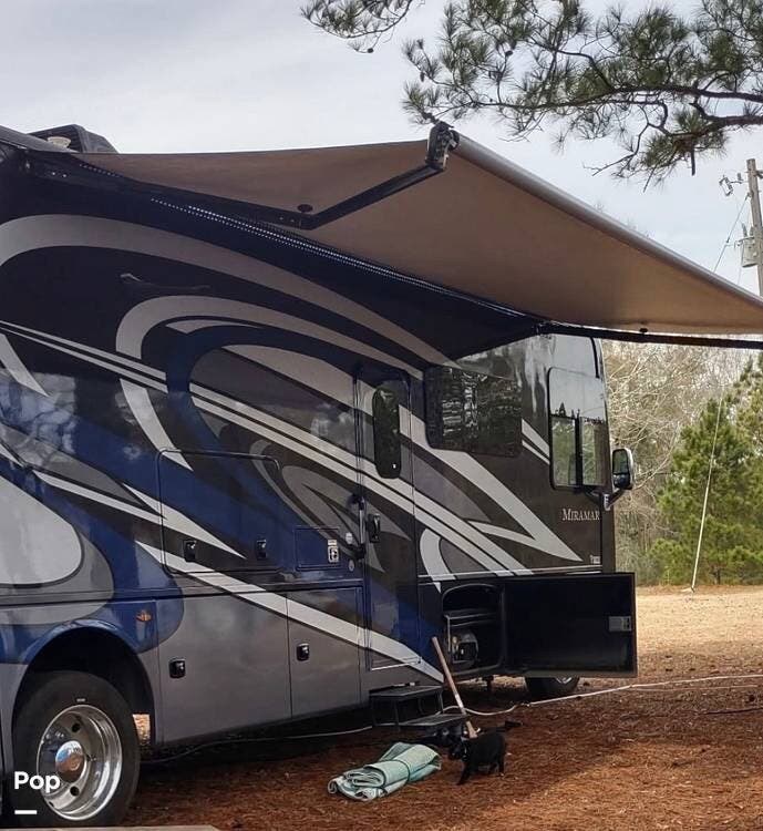 2023 Thor Motor Coach Miramar 34.6 - Used Class A For Sale by Pop RVs in Moreauville, Louisiana features Slideout