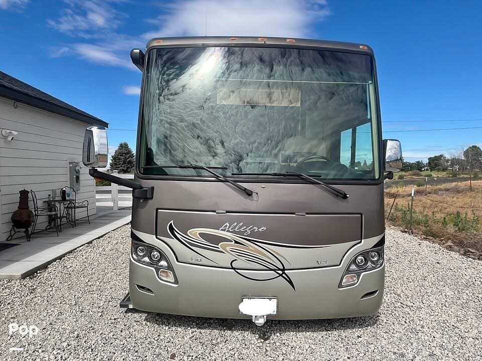 2011 Tiffin Allegro Breeze 28BR - Used Diesel Pusher For Sale by Pop RVs in Prosser, Washington features Slideout