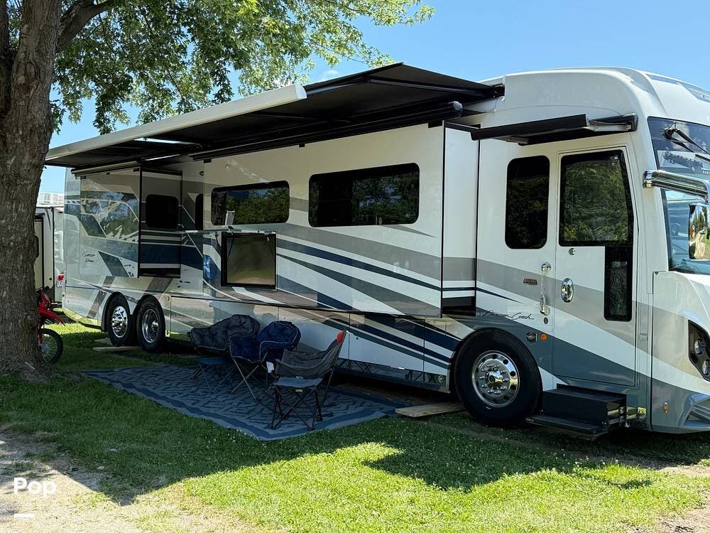 2025 American Coach American Dream 45A - Used Diesel Pusher For Sale by Pop RVs in Athens, Tennessee features Slideout