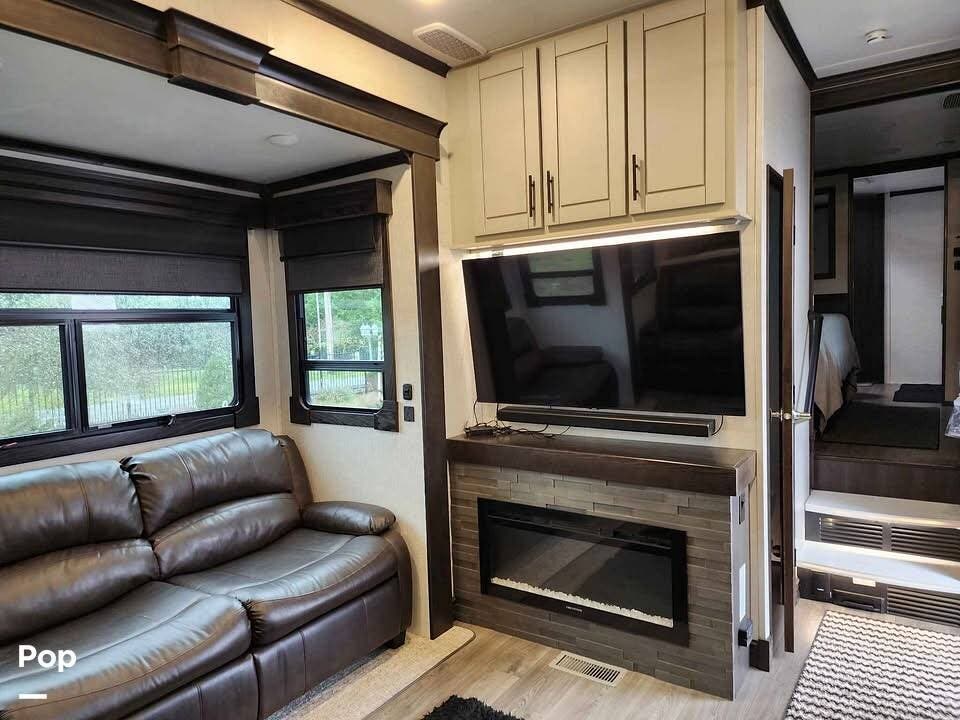 Used 2021 CrossRoads Redwood 4001 LK available in Yelm, Washington