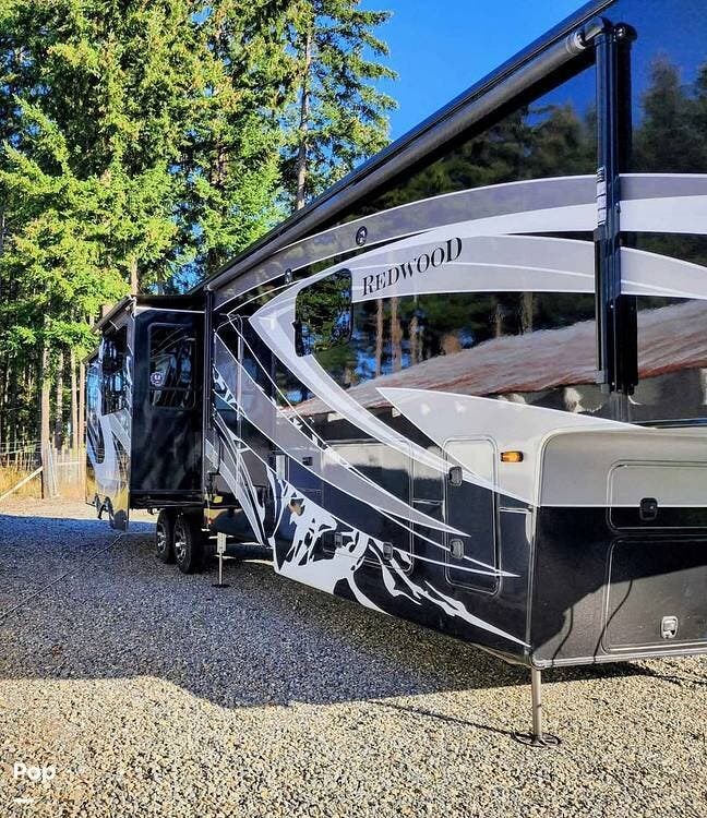 2021 CrossRoads Redwood 4001 LK - Used Fifth Wheel For Sale by Pop RVs in Yelm, Washington features Slideout
