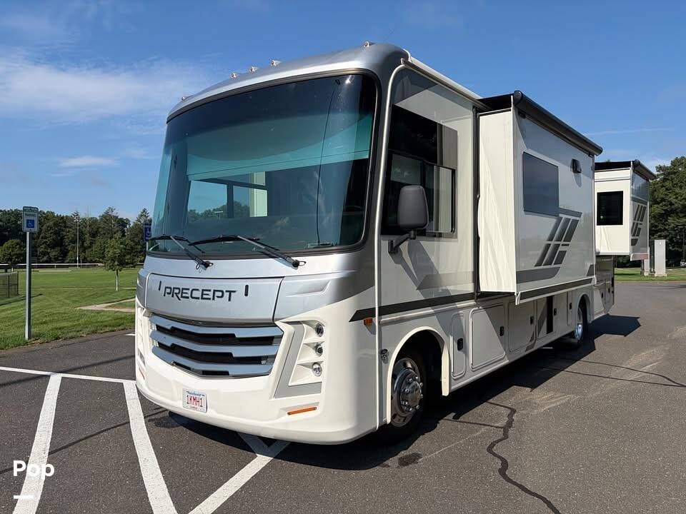 2025 Jayco Precept 31UL - Used Class A For Sale by Pop RVs in Southwick, Massachusetts features Air Conditioning, Generator, Slideout, Awning