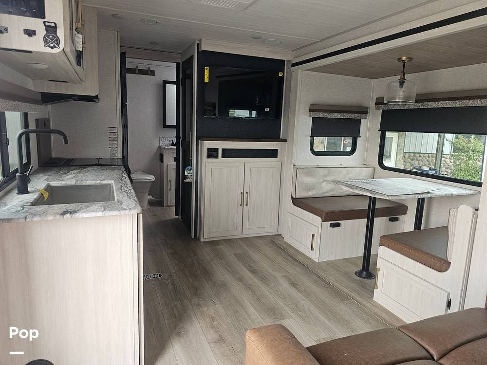 2024 Surveyor 252RBLE by Forest River from Pop RVs in Colfax, Iowa