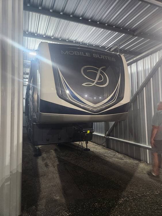 2022 Elite Suites 41RKSB4 by DRV from Pop RVs in Aledo, Texas