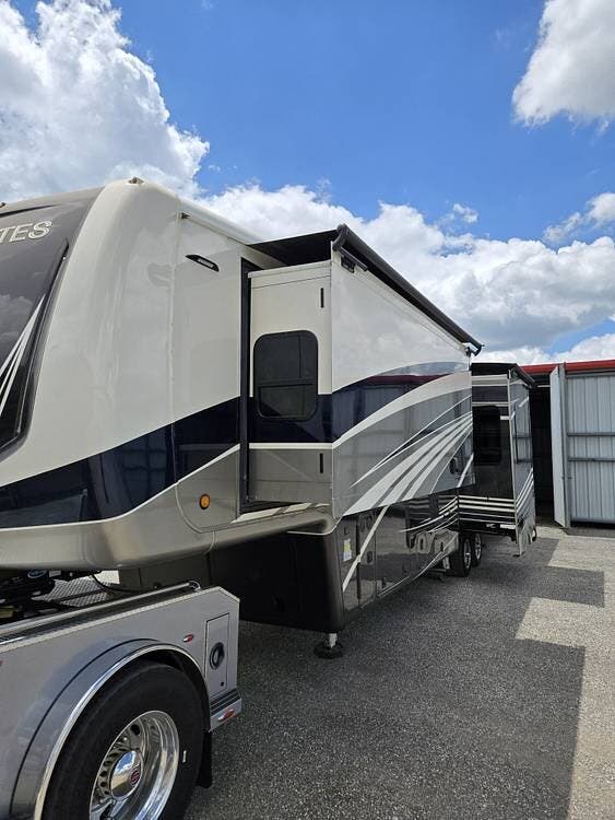 2022 DRV Elite Suites 41RKSB4 - Used Fifth Wheel For Sale by Pop RVs in Aledo, Texas features Awning, Slideout, Air Conditioning, Generator