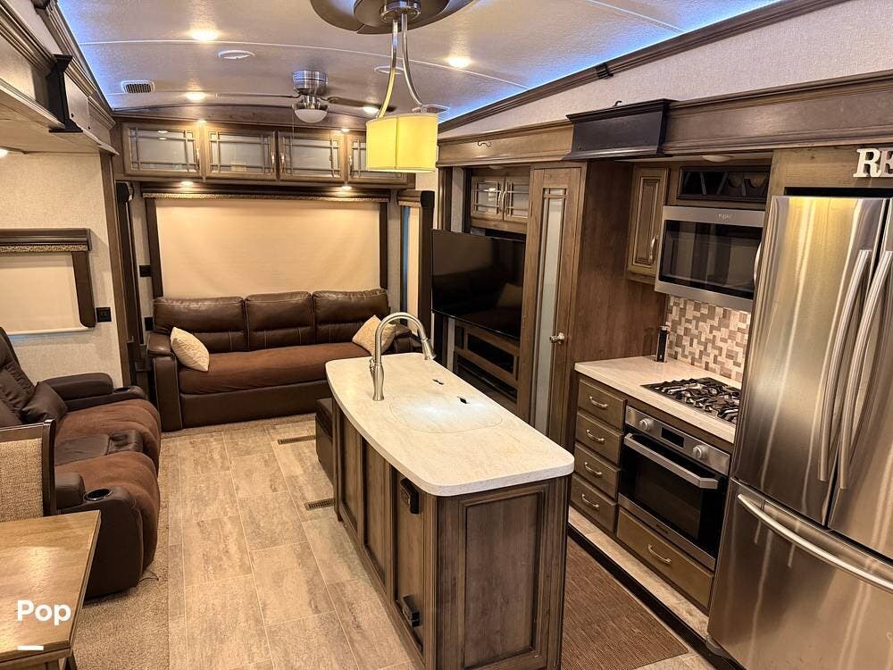2018 Keystone Montana 3811MS - Used Fifth Wheel For Sale by Pop RVs in Ruskin, Florida features Air Conditioning, Slideout, Leveling Jacks, Awning