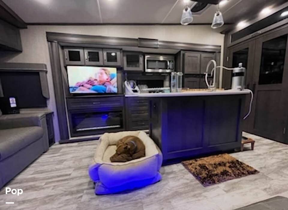 2022 Teton Homes Grand 367BHS - Used Fifth Wheel For Sale by Pop RVs in Loxahatchee, Florida features Slideout
