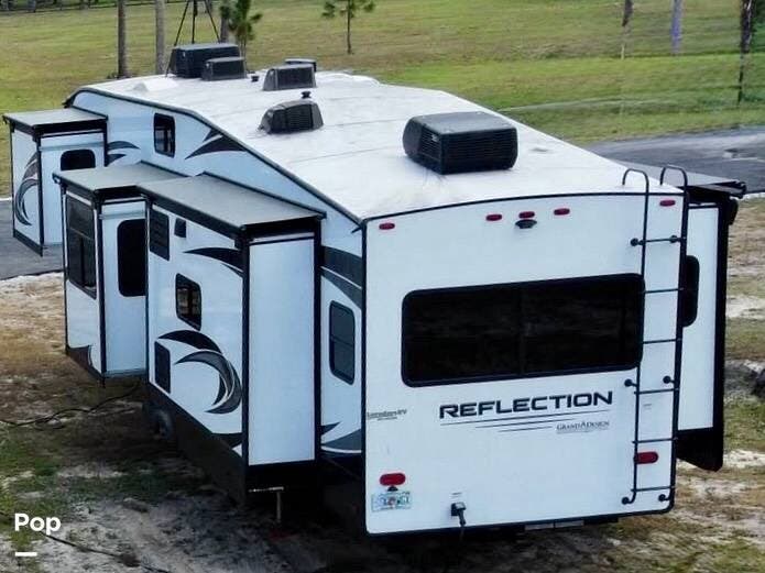 2022 Grand Design Reflection 367BHS - Used Fifth Wheel For Sale by Pop RVs in Loxahatchee, Florida features Slideout, Leveling Jacks, Air Conditioning, Awning