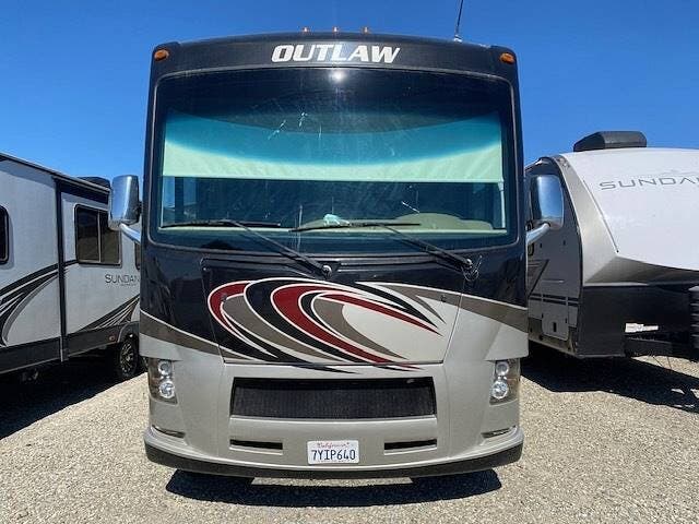 2017 Outlaw 37BG by Thor Motor Coach from Pop RVs in Livermore, California