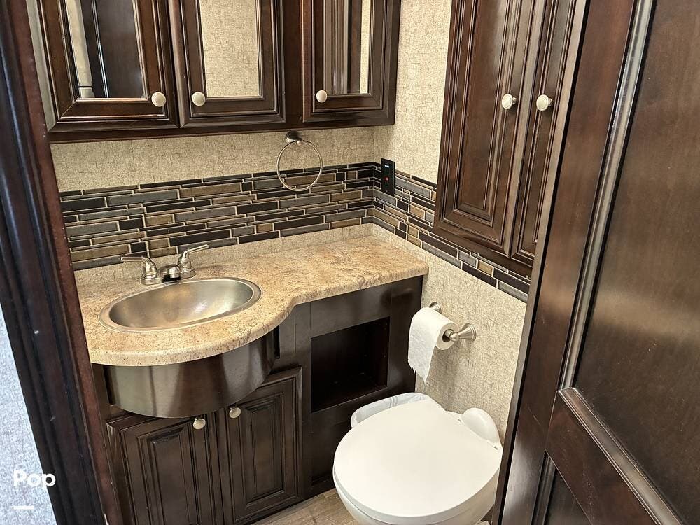 2017 Outlaw 37BG by Thor Motor Coach from Pop RVs in Livermore, California
