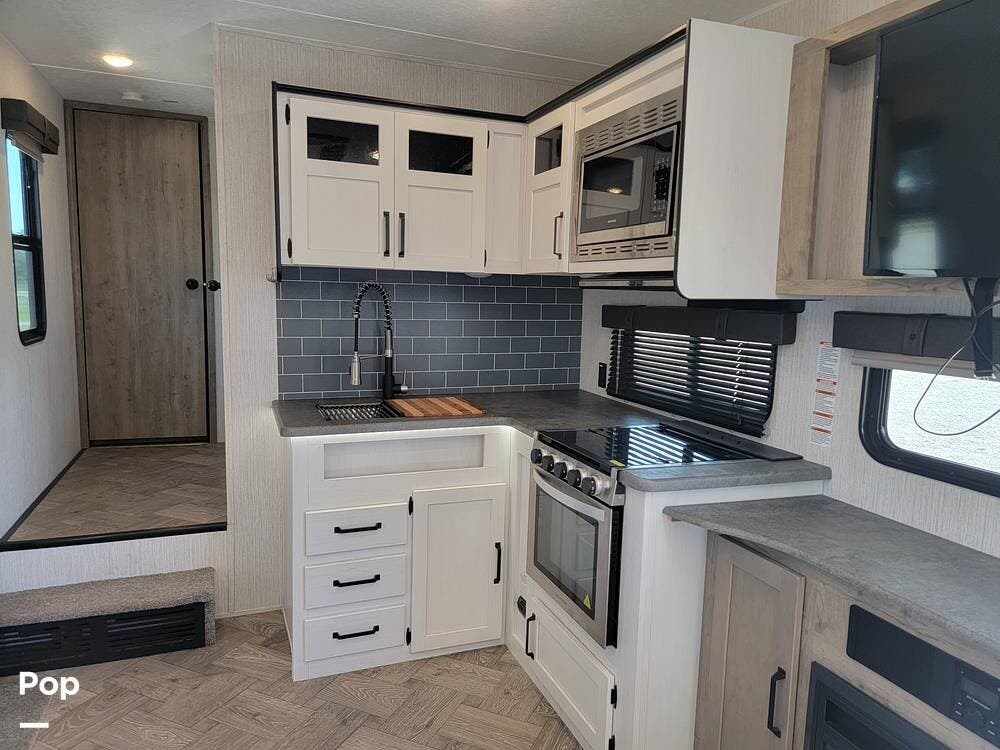 2022 Palomino Puma 265RDS - Used Fifth Wheel For Sale by Pop RVs in Colfax, Iowa features Slideout, Awning, Air Conditioning
