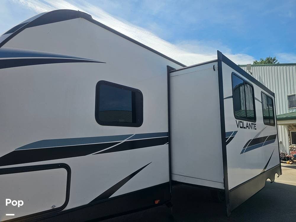 2022 Volante 28BH by CrossRoads from Pop RVs in Colfax, Iowa