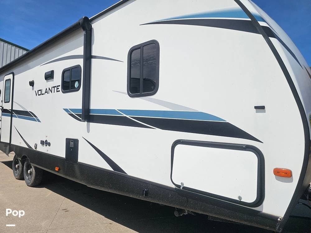 2022 CrossRoads Volante 28BH - Used Travel Trailer For Sale by Pop RVs in Colfax, Iowa features Air Conditioning, Slideout, Awning, Leveling Jacks