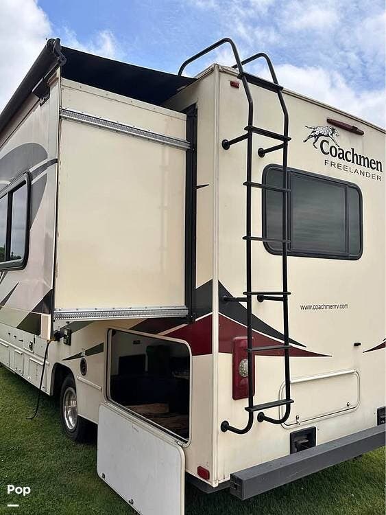 2019 Coachmen Freelander 26RS - Used Class C For Sale by Pop RVs in La Porte, Indiana features Slideout