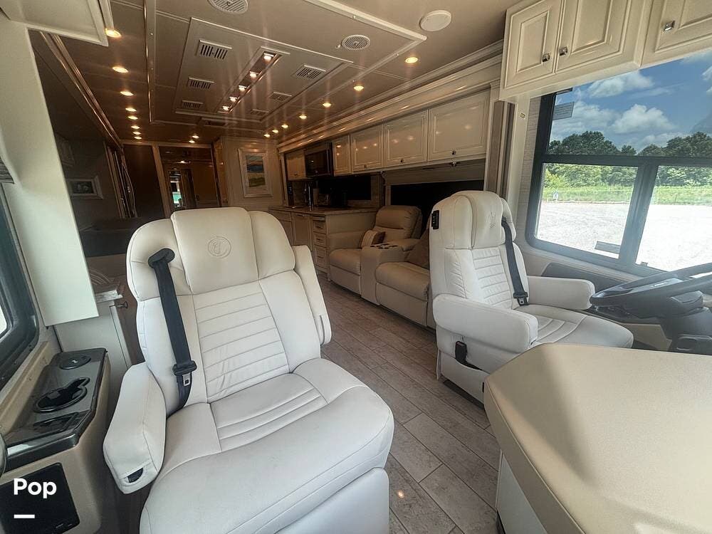 2021 Tiffin Phaeton 40iH $40k UPGRADED Factory Options - Used Diesel Pusher For Sale by Pop RVs in Wesley Chapel, Florida features Slideout