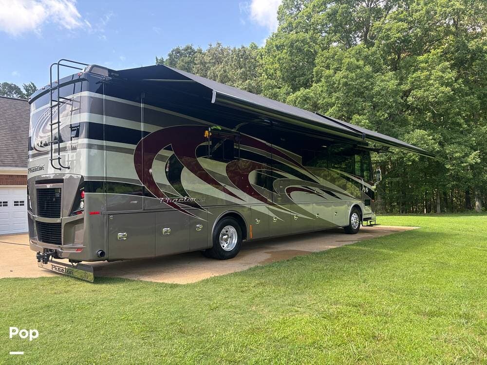 2021 Tiffin Phaeton 40IH - Used Diesel Pusher For Sale by Pop RVs in Wesley Chapel, Florida features Leveling Jacks, Generator, Air Conditioning, Awning, Slideout