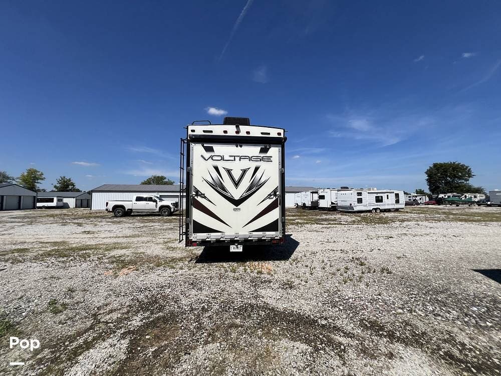 Used 2015 Dutchmen Voltage 3990 available in New Palestine, Indiana