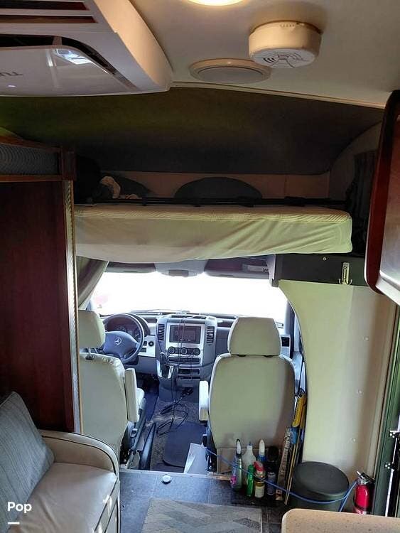 2013 Fleetwood Jamboree 24R - Used Class C For Sale by Pop RVs in Indianapolis, Indiana features Slideout