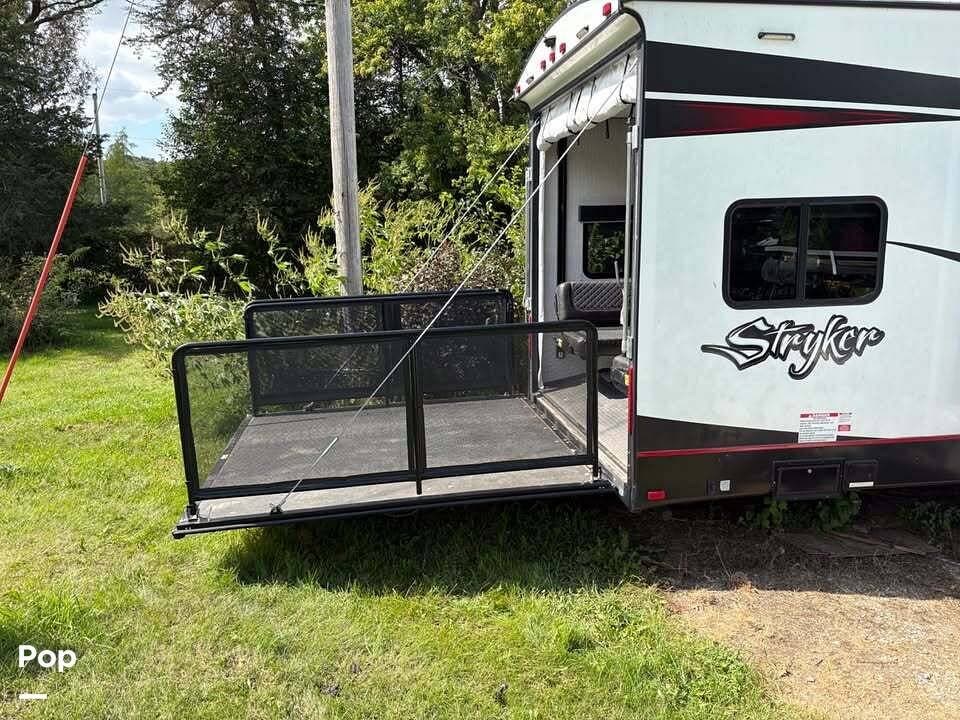 2021 Cruiser RV Stryker 2816 - Used Toy Hauler For Sale by Pop RVs in Edgerton, Wisconsin features Slideout