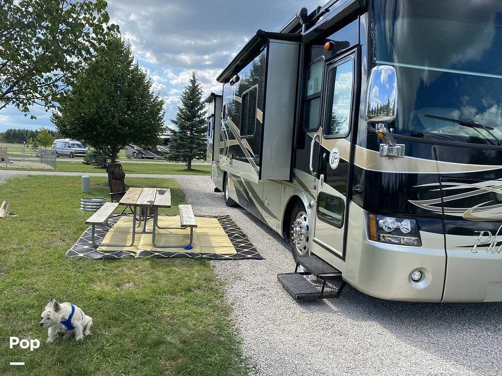 2010 Tiffin Phaeton - Used Diesel Pusher For Sale by Pop RVs in Manning, South Carolina features Slideout