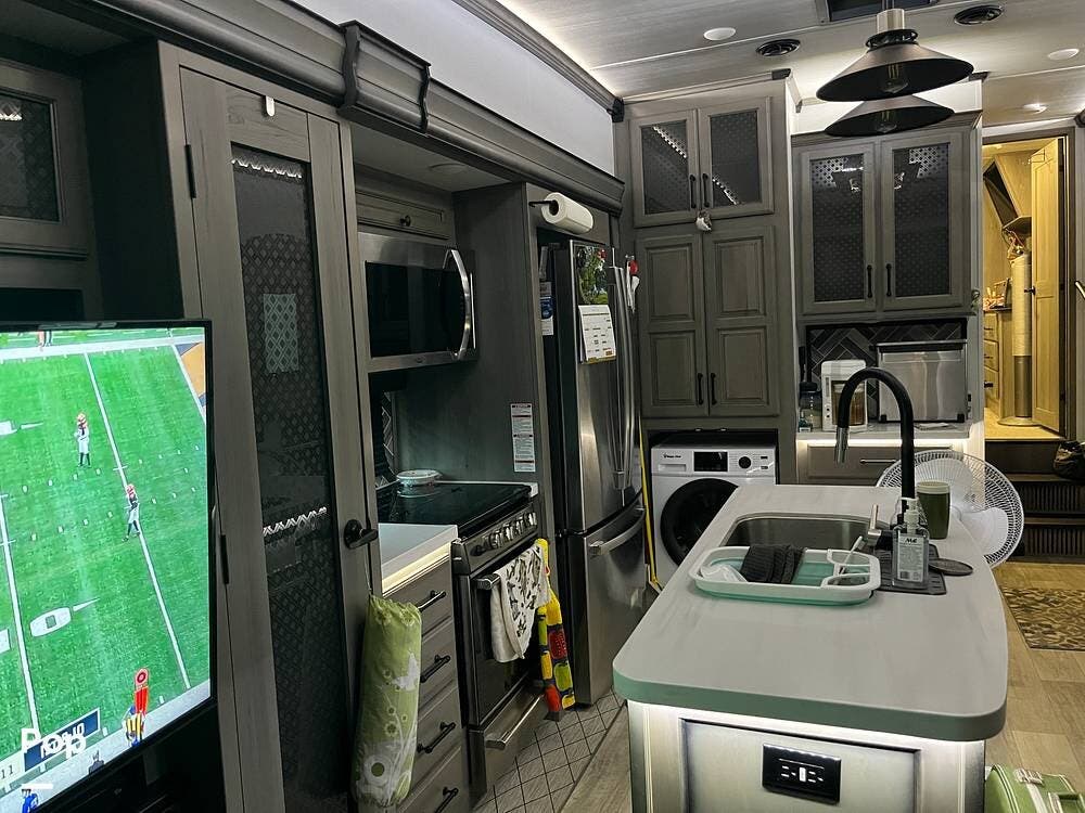 2022 Keystone Montana 3931FB - Used Fifth Wheel For Sale by Pop RVs in Cincinnati, Ohio features Slideout