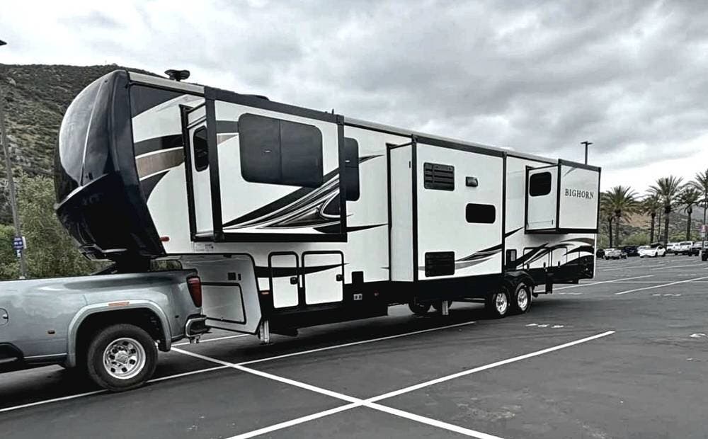2020 Heartland Bighorn 3950FL - Used Fifth Wheel For Sale by Pop RVs in Ramona, California features Slideout