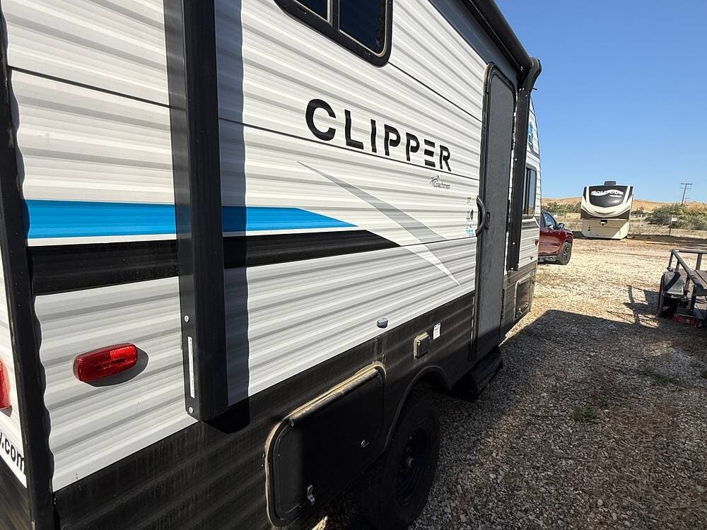 2023 Clipper 15CBH by Coachmen from Pop RVs in Los Angeles, California
