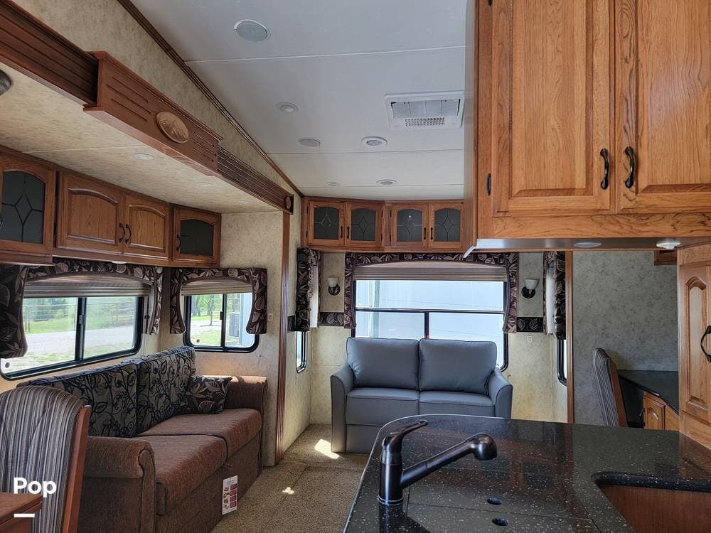2012 Coachmen Brookstone 367RL - Used Fifth Wheel For Sale by Pop RVs in Colfax, Iowa features Leveling Jacks, Awning, Air Conditioning, Slideout