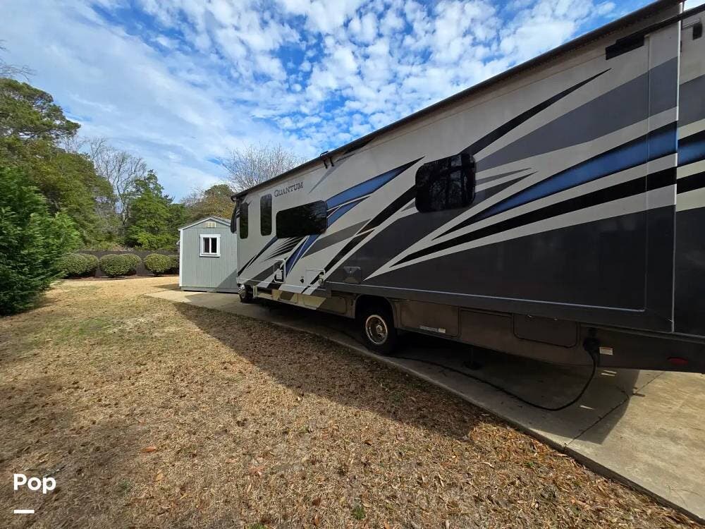 2023 Thor Motor Coach Quantum WS31 - Used Class C For Sale by Pop RVs in Kitty Hawk, North Carolina features Air Conditioning, Slideout, Generator