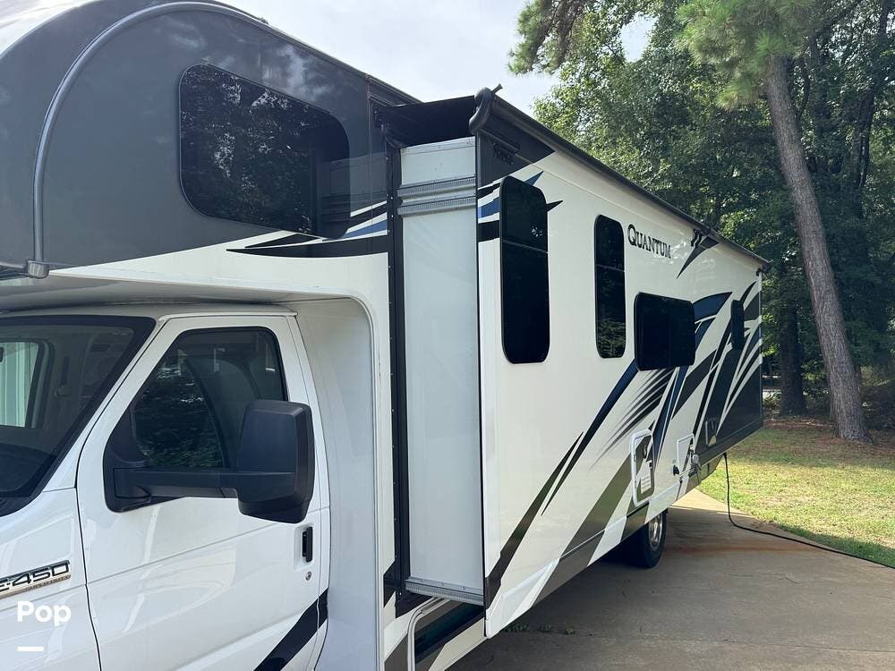 2023 Thor Motor Coach Quantum WS31 - Used Class C For Sale by Pop RVs in Kitty Hawk, North Carolina features Slideout, Awning, Leveling Jacks, Air Conditioning, Generator