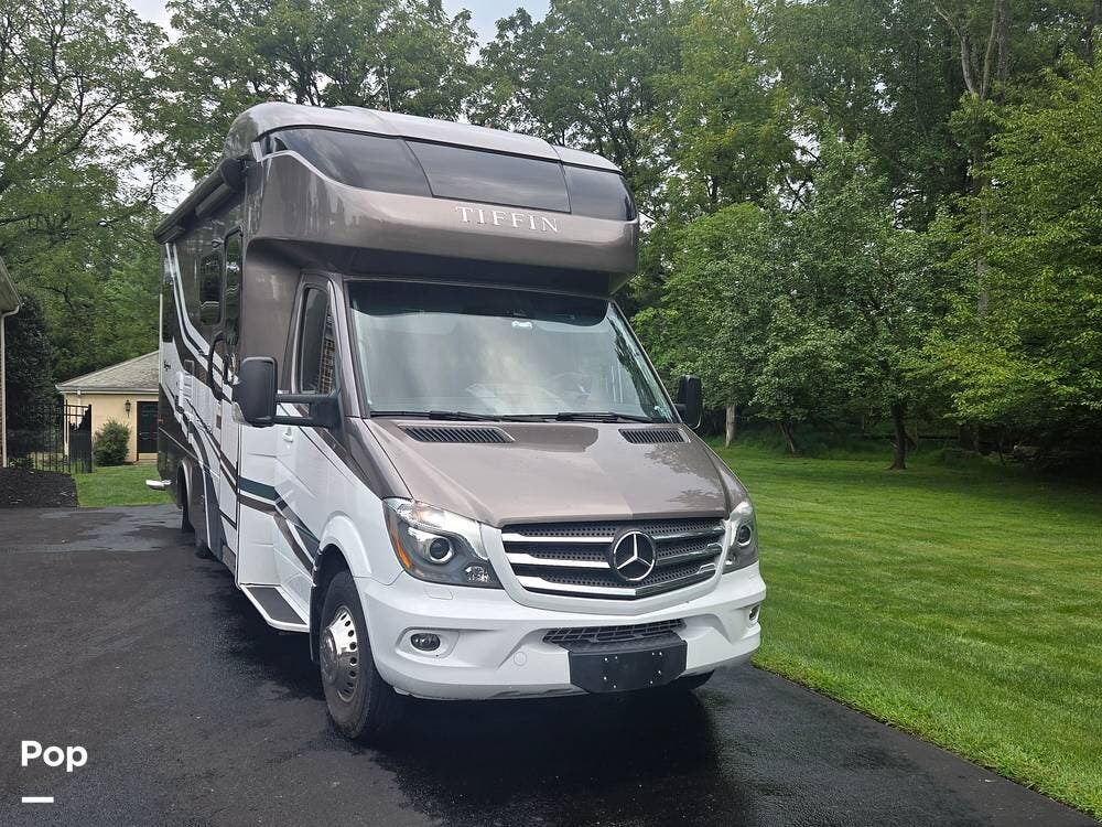 2019 Wayfarer 25QW by Tiffin from Pop RVs in West Chester, Pennsylvania