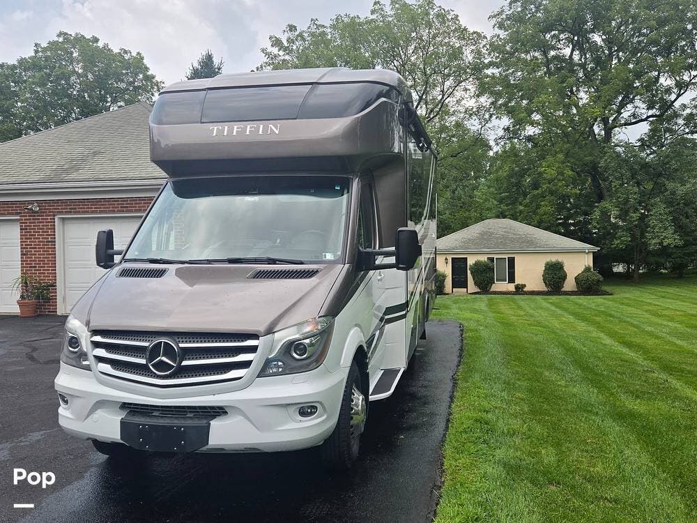 2019 Tiffin Wayfarer 25QW - Used Class C For Sale by Pop RVs in West Chester, Pennsylvania features Air Conditioning, Generator, Slideout, Awning, Leveling Jacks
