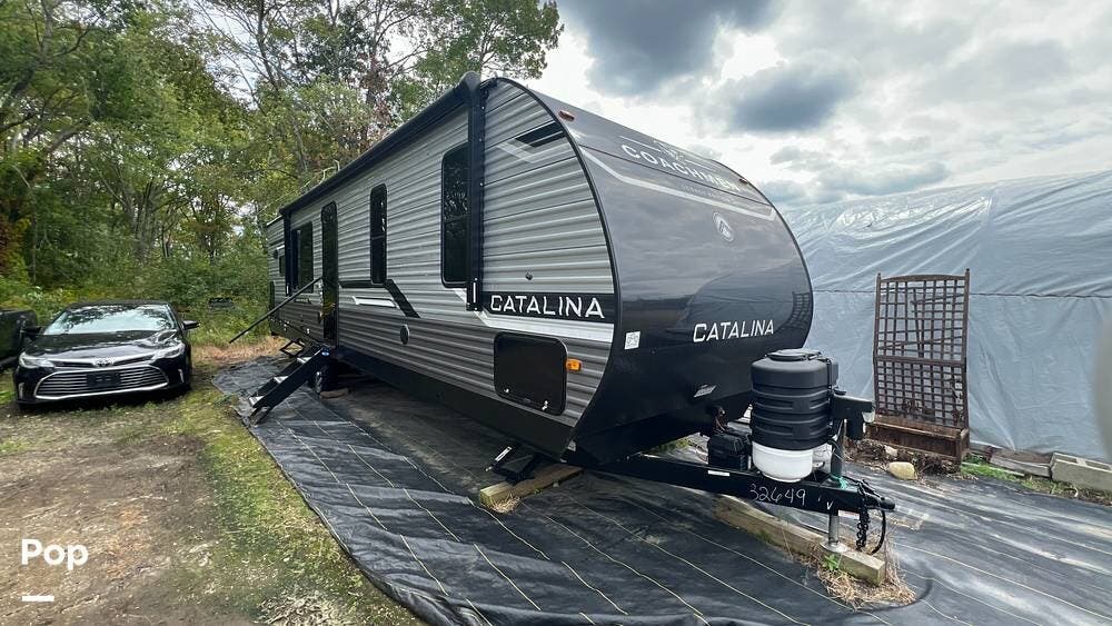 2025 Coachmen Catalina 303RKDS - Used Travel Trailer For Sale by Pop RVs in Concord, Massachusetts features Leveling Jacks, Awning, Slideout, Air Conditioning