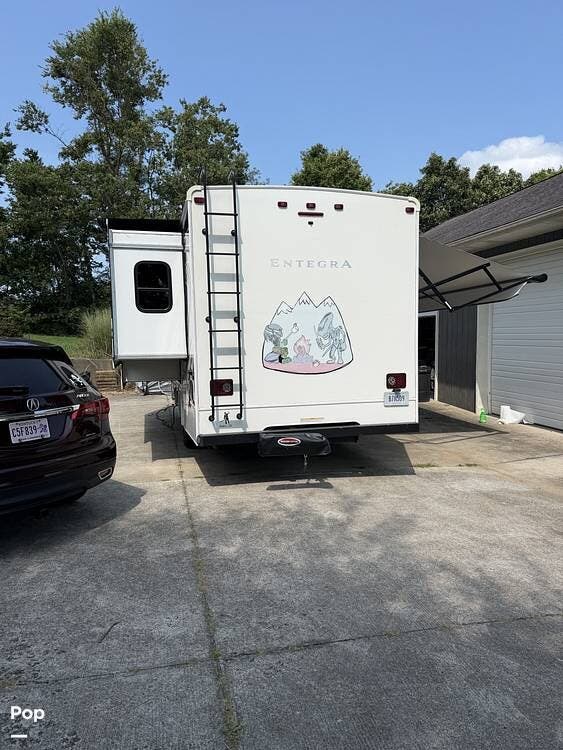 2021 Entegra Coach Odyssey 24B - Used Class C For Sale by Pop RVs in Lagrange, Kentucky features Slideout