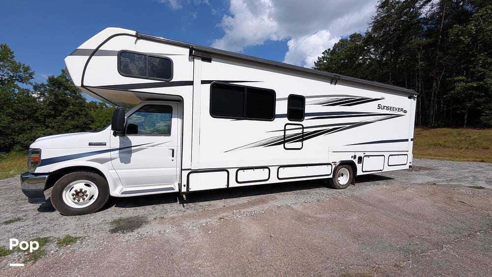 2022 Forest River Sunseeker 3270S - Used Class C For Sale by Pop RVs in Cleveland, Georgia features Leveling Jacks, Air Conditioning, Awning, Generator, Slideout