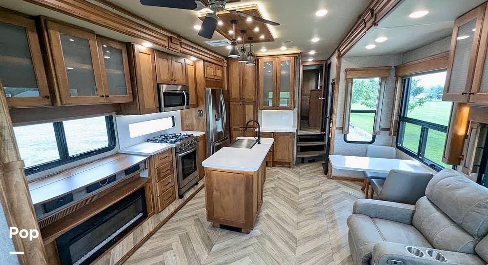 2023 Vanleigh Vilano 320GK - Used Fifth Wheel For Sale by Pop RVs in Hendersonville, North Carolina features Leveling Jacks, Air Conditioning, Slideout, Awning