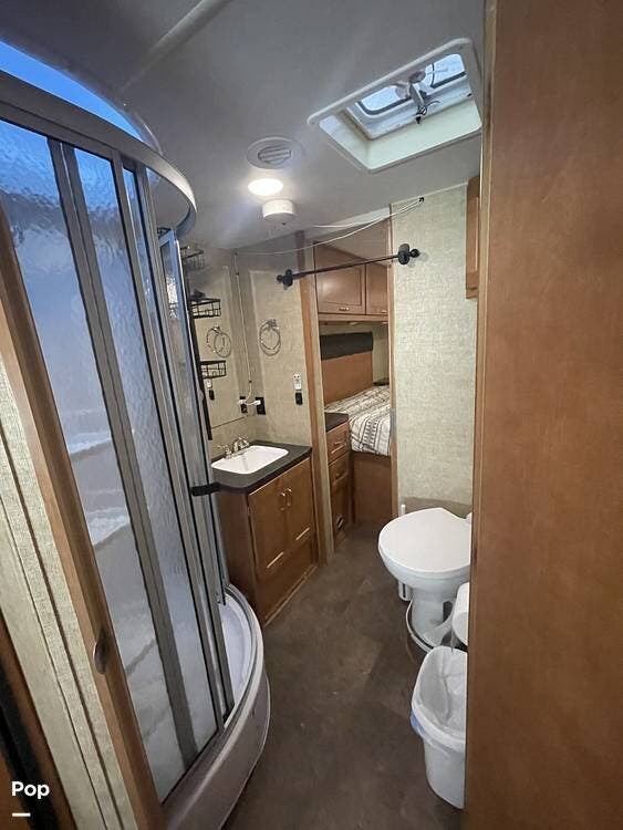2018 Winnebago Minnie Winnie 31G - Used Class C For Sale by Pop RVs in Lakeport, California features Air Conditioning, Slideout, Generator, Awning