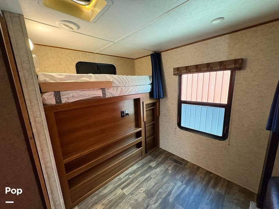 2017 Tracer Ultra Lite Executive Series 3250BHD by Prime Time from Pop RVs in Interlochen, Michigan