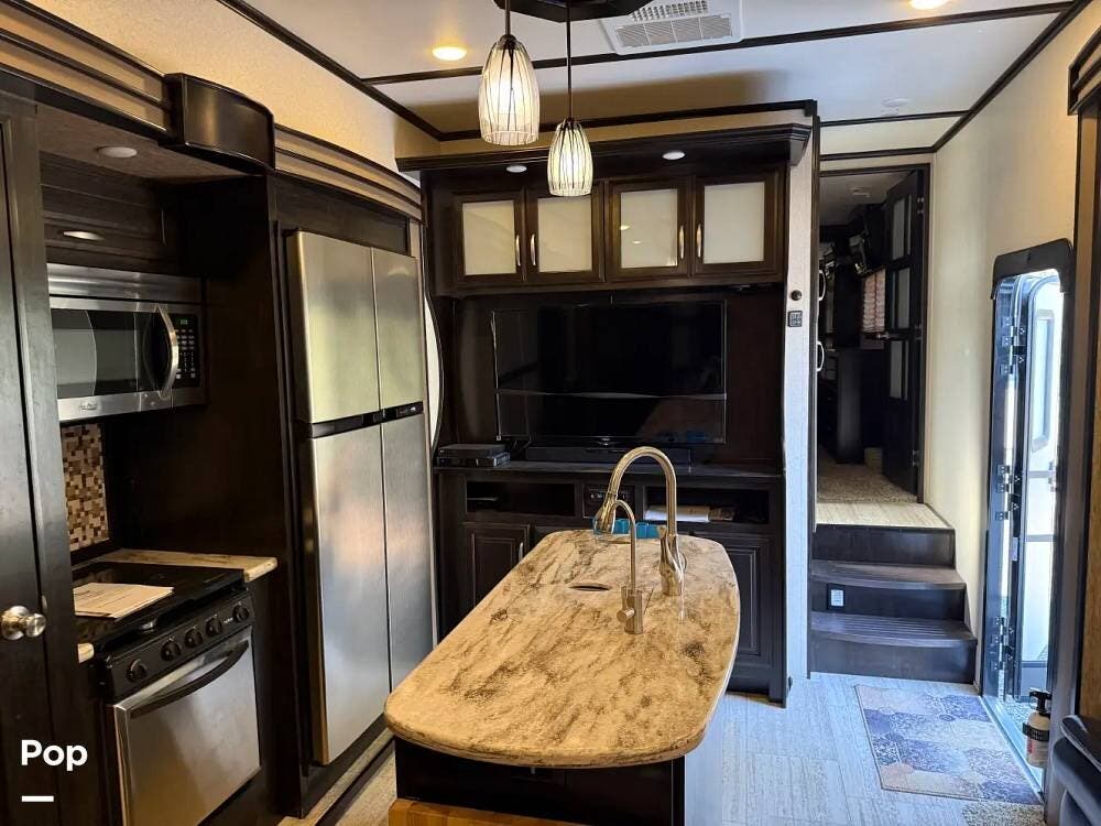 2016 Grand Design Momentum 385TH - Used Toy Hauler For Sale by Pop RVs in Terrebonne, Oregon features Slideout, Air Conditioning, Leveling Jacks, Awning