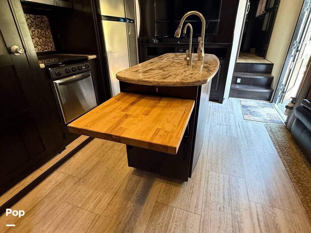 2016 Momentum 385TH by Grand Design from Pop RVs in Terrebonne, Oregon