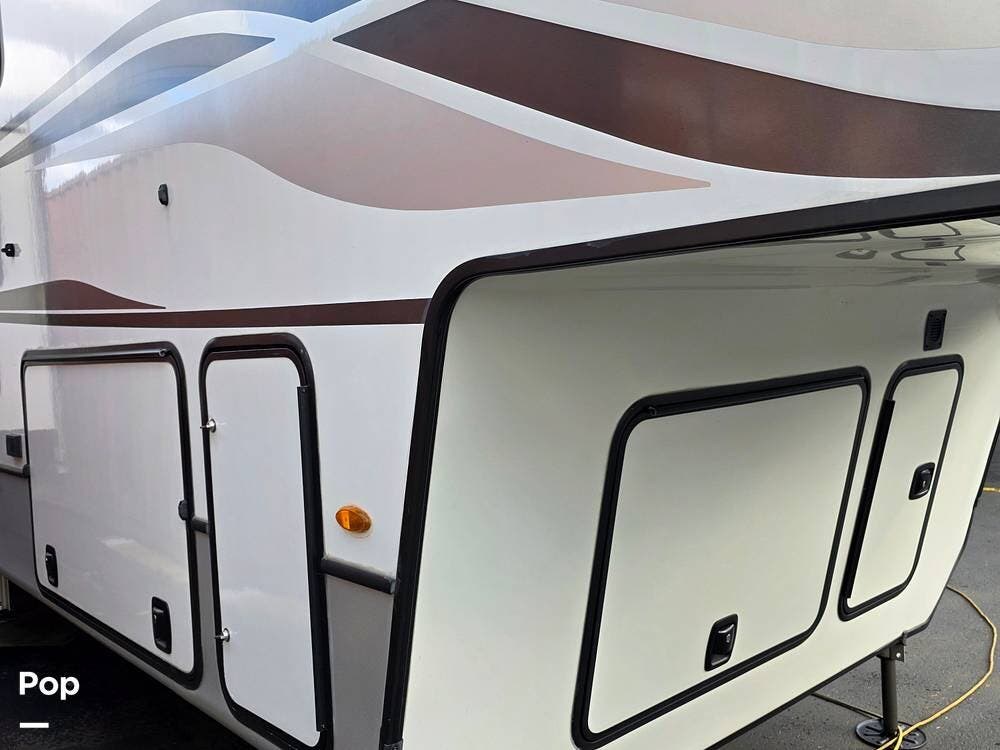 2022 Keystone Montana 3813MS - Used Fifth Wheel For Sale by Pop RVs in Estacada, Oregon features Slideout